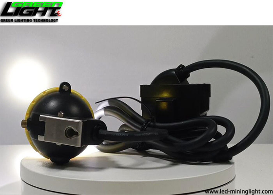 承認される軽いヘルメット再充電可能なLEDのヘッドライト15000lux 6.8Ahのセリウムを採鉱する安全LED