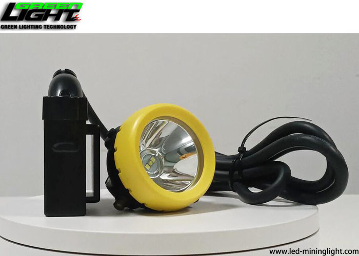承認される軽いヘルメット再充電可能なLEDのヘッドライト15000lux 6.8Ahのセリウムを採鉱する安全LED